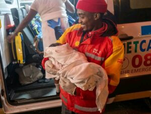 CAPE TOWN PETROL ATTENDANT WHO DELIVERED BABY RECEIVES OVER R67,000 TO PURSUE PARAMEDIC DREAM
